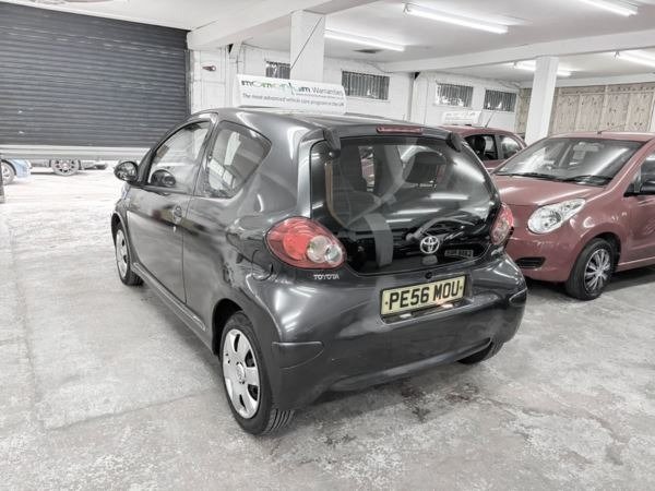 
								TOYOTA AYGO 1.0 VVT-i + 3dr MMT (2006) full									