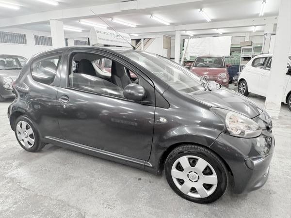 
								TOYOTA AYGO 1.0 VVT-i + 3dr MMT (2006) full									