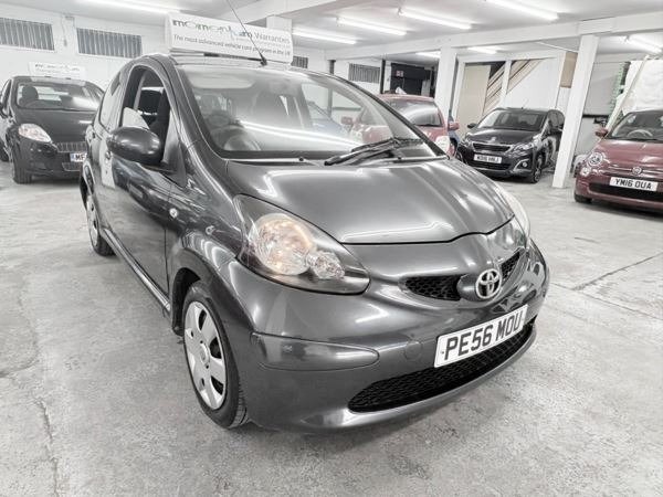 
								TOYOTA AYGO 1.0 VVT-i + 3dr MMT (2006) full									