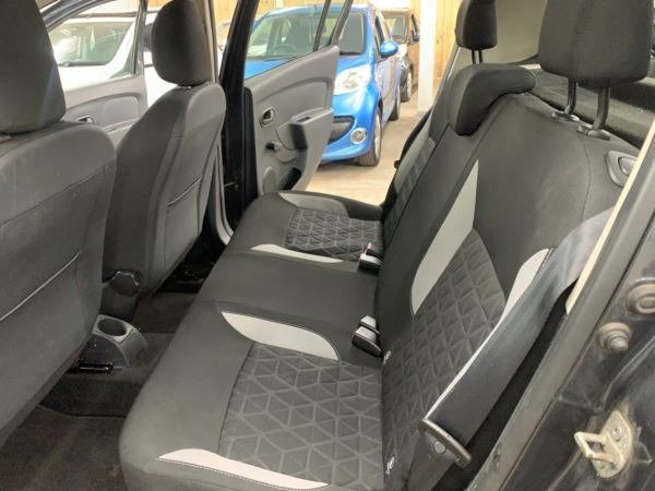 
								DACIA SANDERO STEPWAY 1.5 dCi Ambiance 5dr (2016) full									