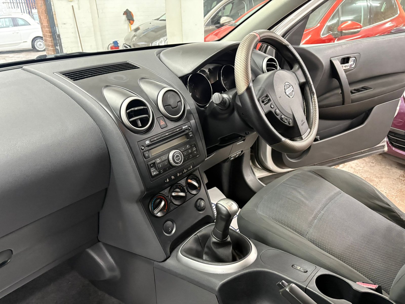 
								Nissan Qashqai 2009 full									