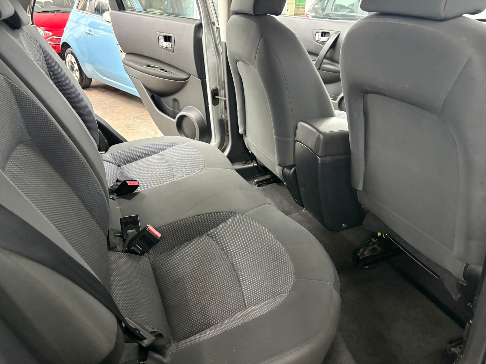 
								Nissan Qashqai 2009 full									