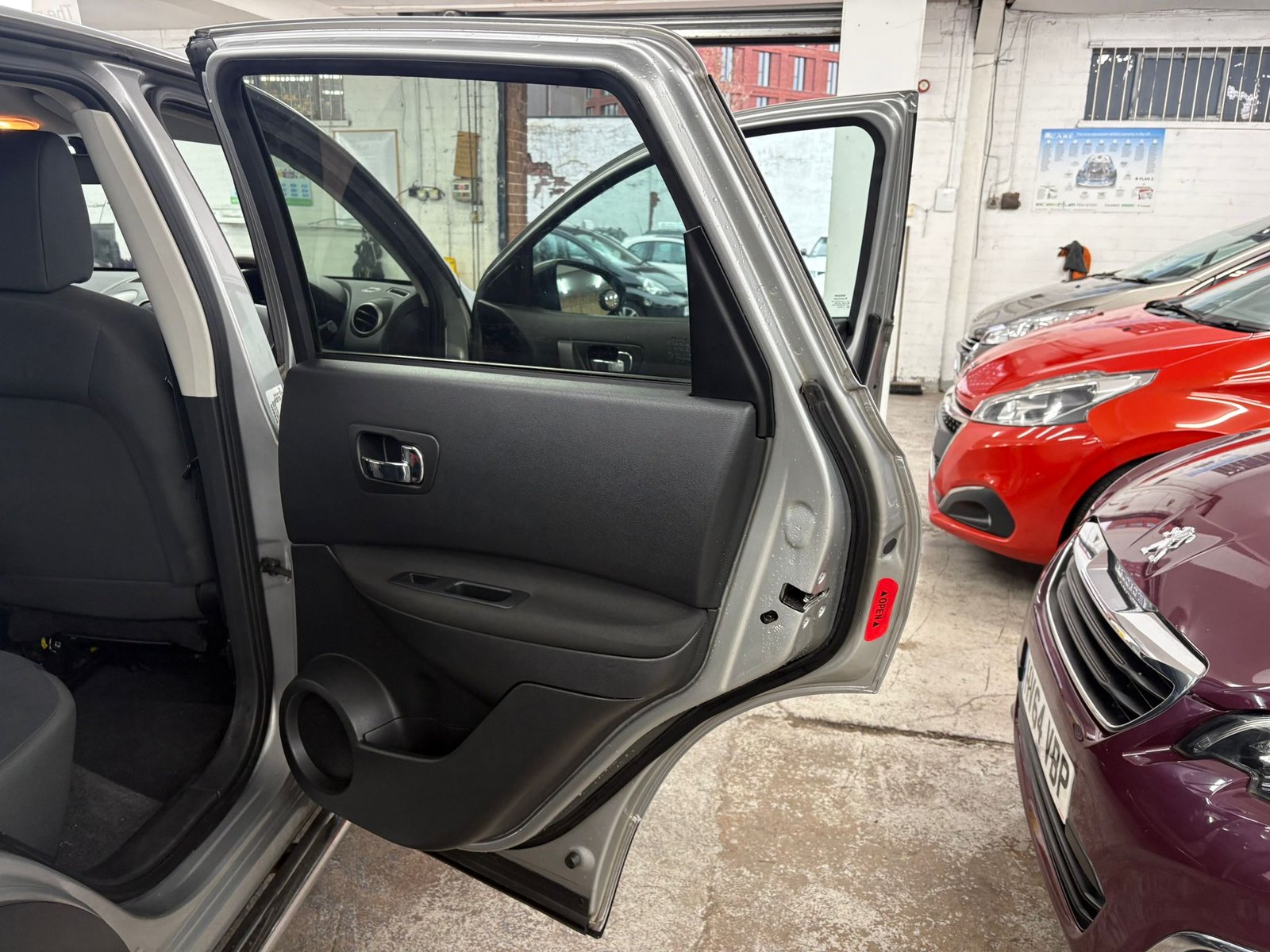 
								Nissan Qashqai 2009 full									